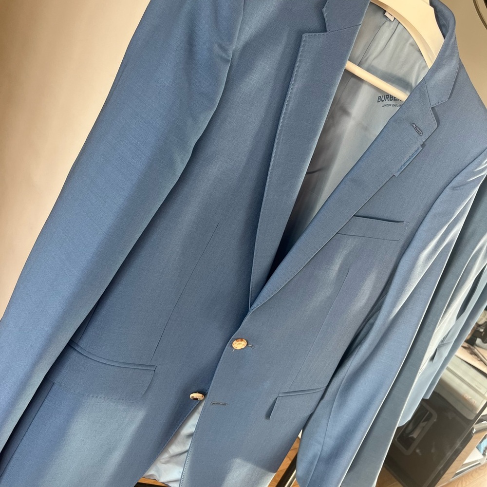 BURBERRY made in Italy suit, Europe 52 US 42. Slim fit. Used. Great condition.